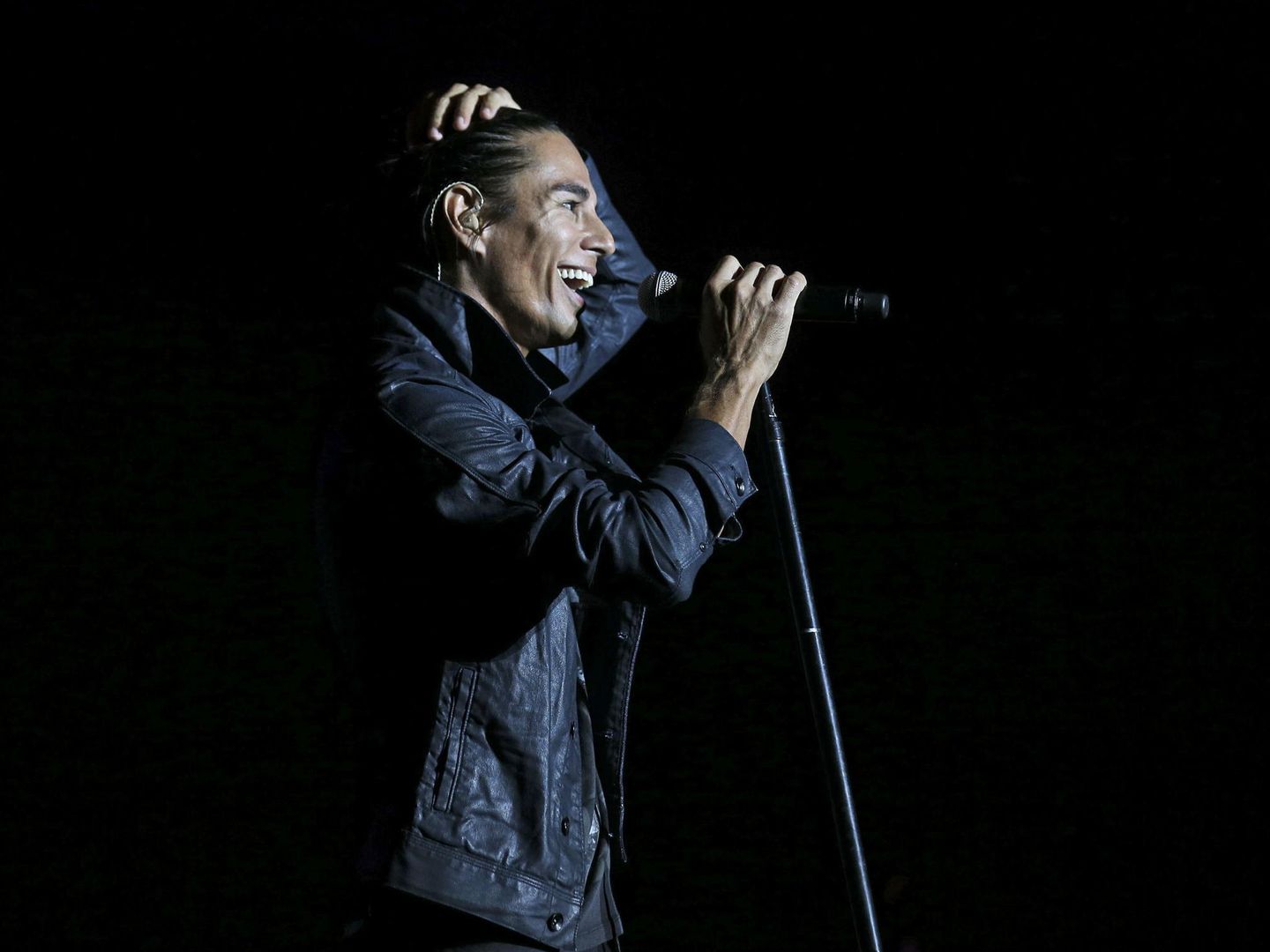 Julio José Iglesias Jr, durante un concierto. (EFE)