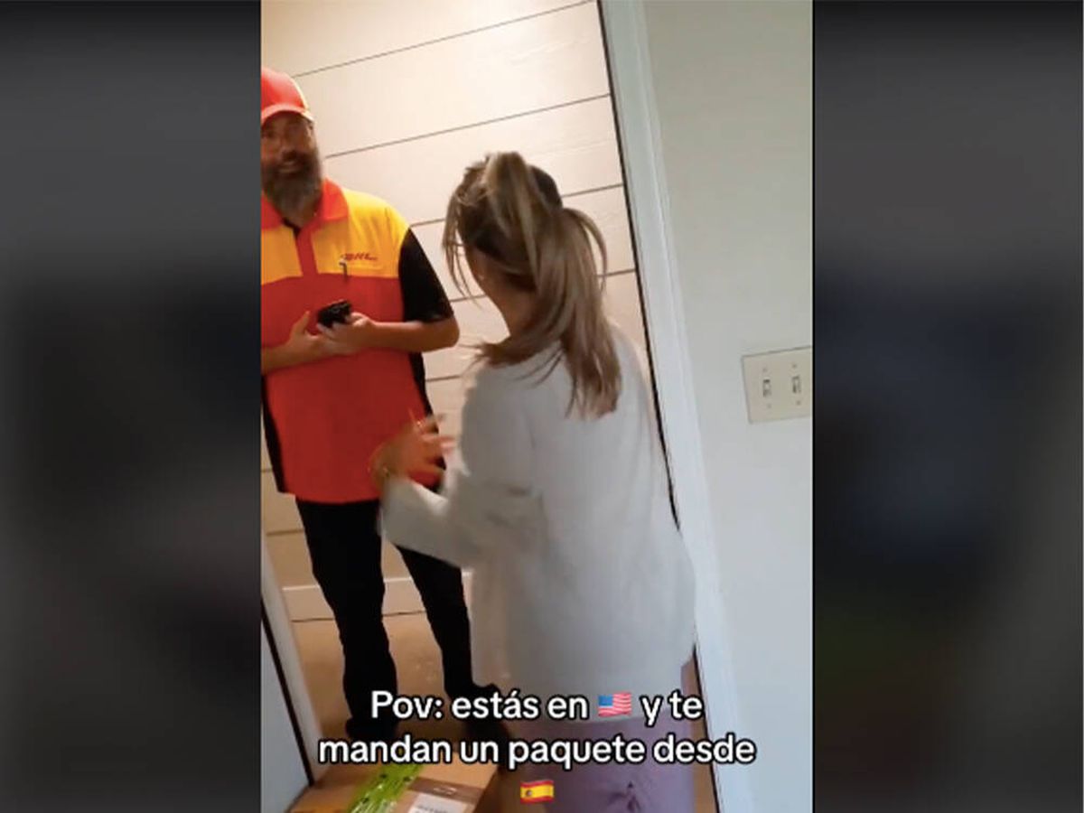 Foto: Una española que vive en EEUU recibe un paquete de su familia y reacciona así con el repartidor (TikTok: @marinamaza18)