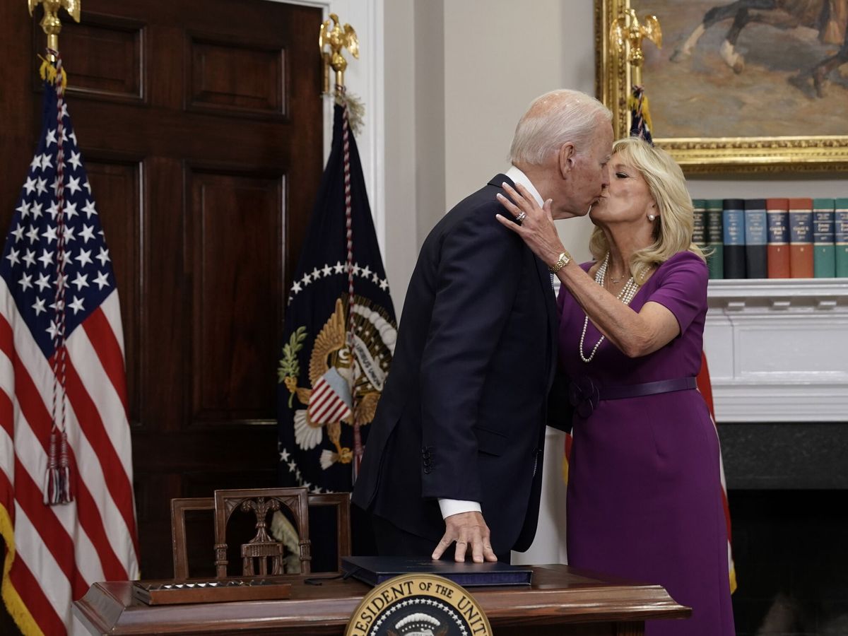 Foto: Jill Biden, junto a su marido Joe Biden. (EFE/EPA/Yuri Gripas)