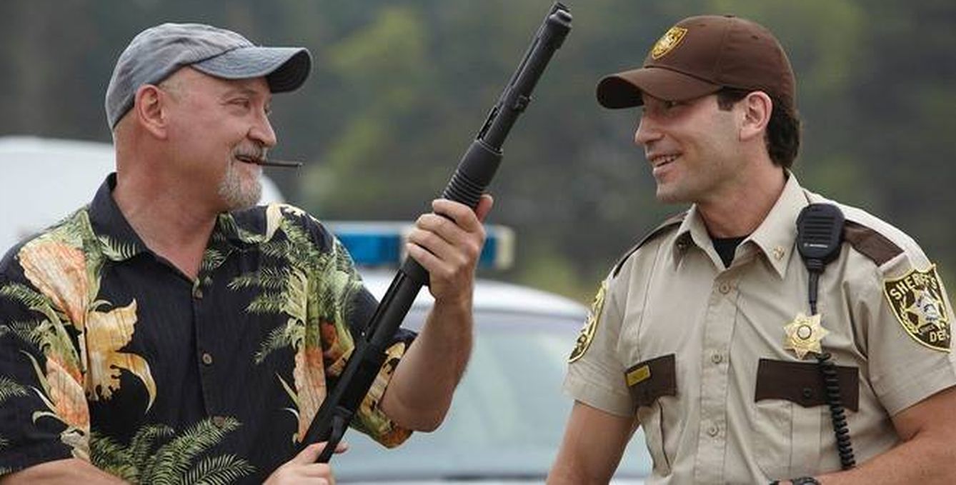Frank Darabont y Jon Bernthal, en un momento del rodaje de 'The Walking Dead'.