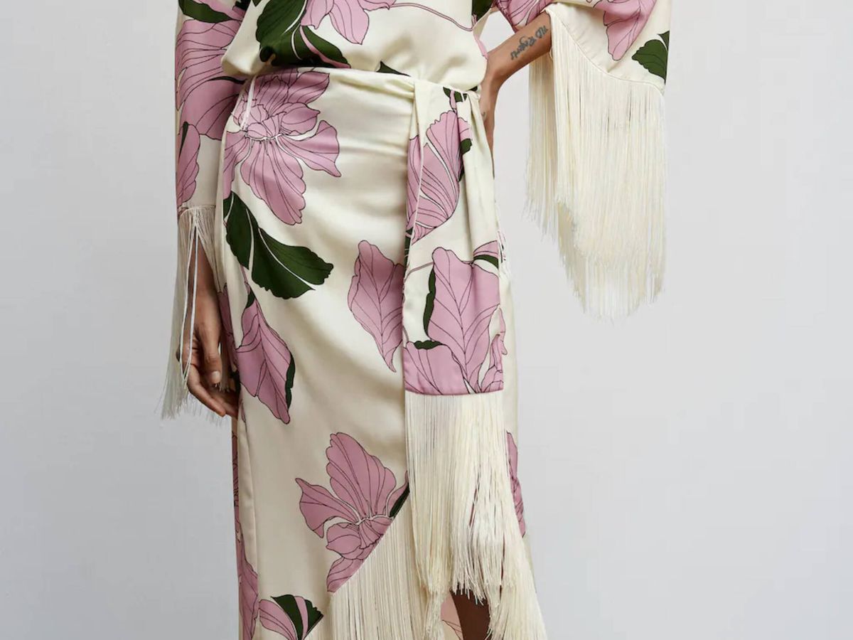 Foto: La falda mantón de Mango perfecta para estilismo de invitada (cortesía)