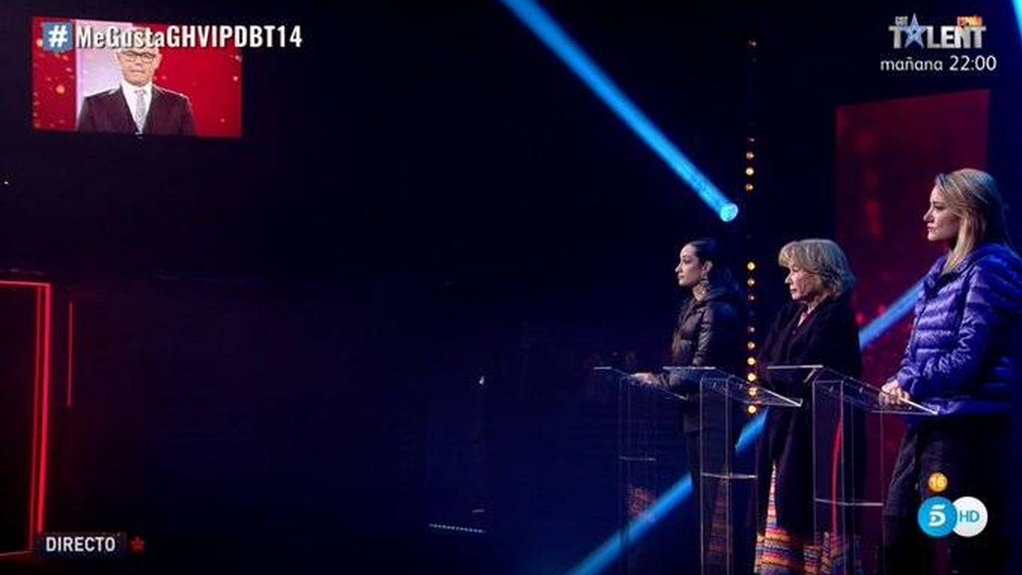 Jordi, frente a las tres finalistas de 'GH VIP 7'. (Telecinco)