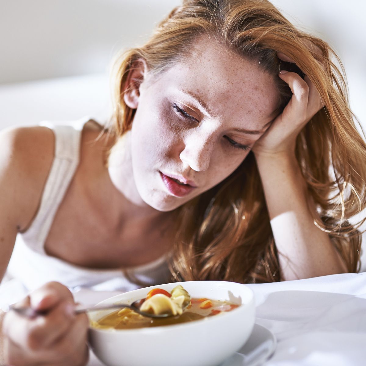 Qué alimentos debes comer (y cuáles no) cuando estás enfermo