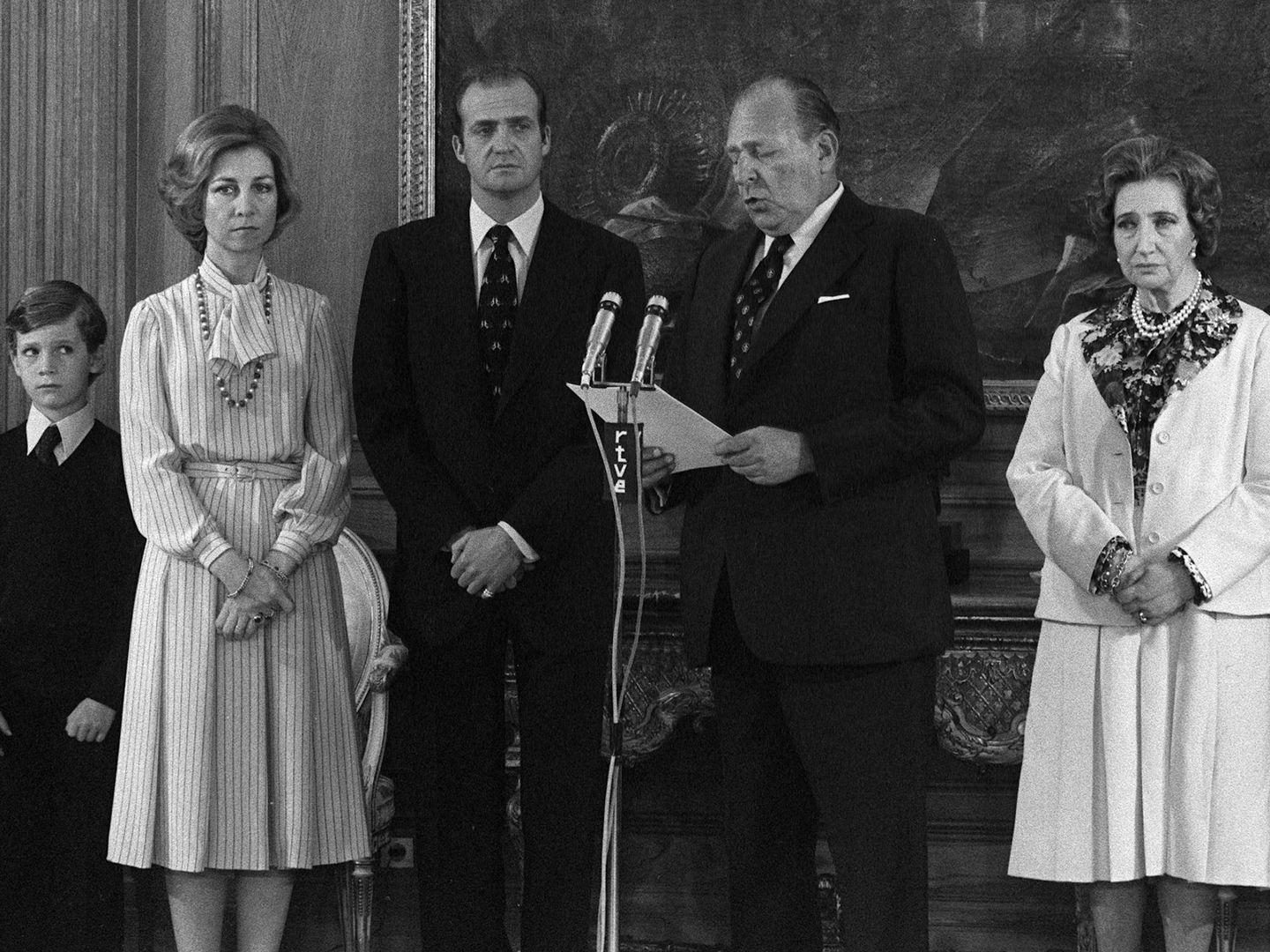 Felipe de Borbón, la reina Sofía, el rey Juan Carlos y su madre, María de las Mercedes, en 1977. (EFE)