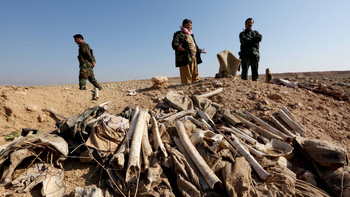El Estado Islámico ha enterrado a miles de personas en 72 fosas comunes