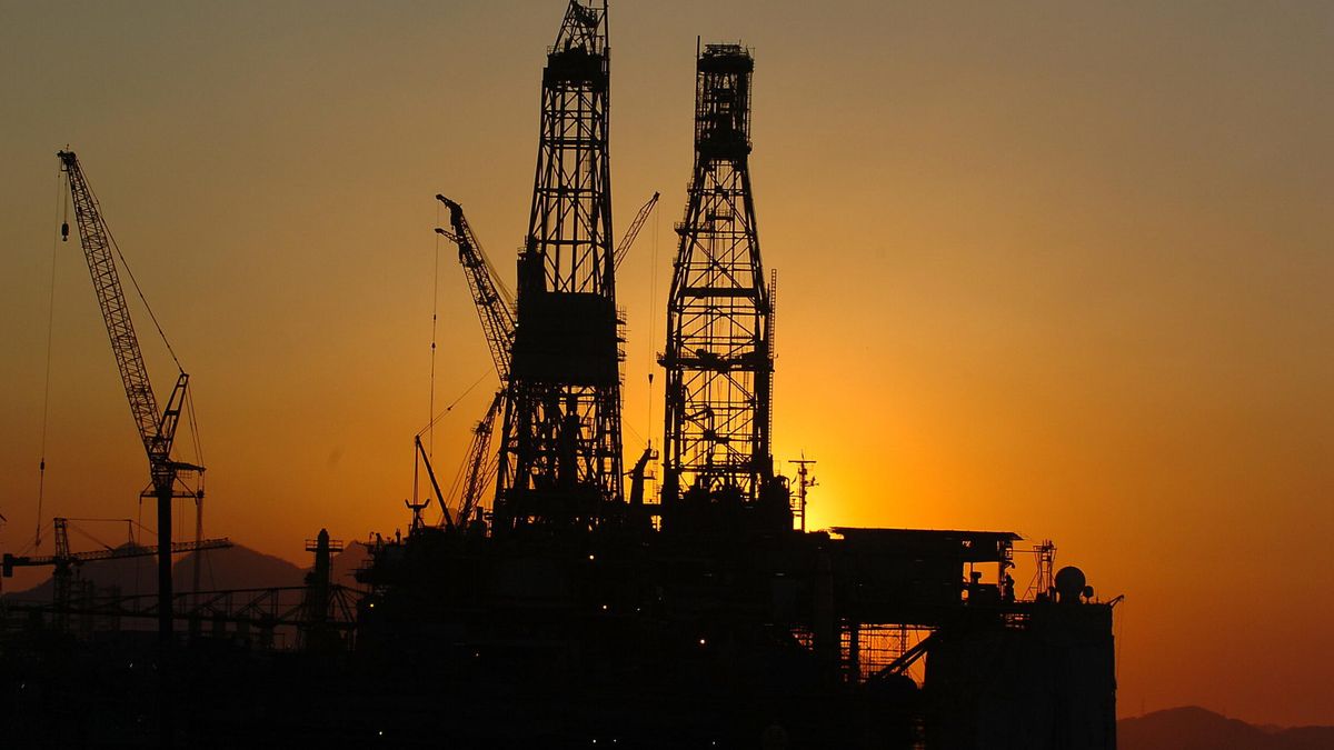 Oportunidades y riesgos para los inversores tras el desplome del petróleo