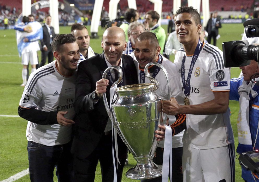 Foto: Varane, con la Liga de Campeones conseguida por el Real Madrid durante la pasada temporada.