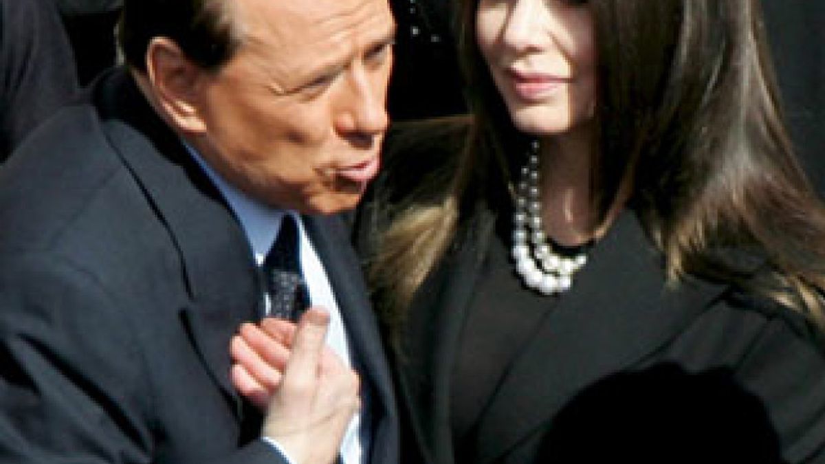 La esposa de Berlusconi adora a su marido pese a sus desplantes