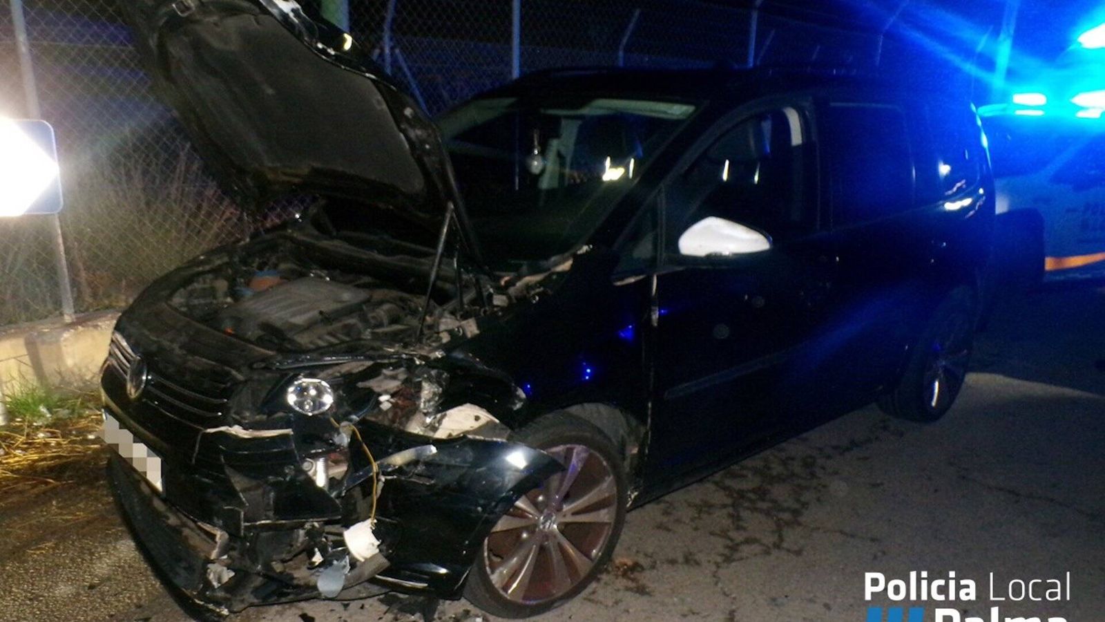 Un conductor ebrio que circulaba en sentido contrario en Palma choca frontalmente contra un coche con dos niños a bordo