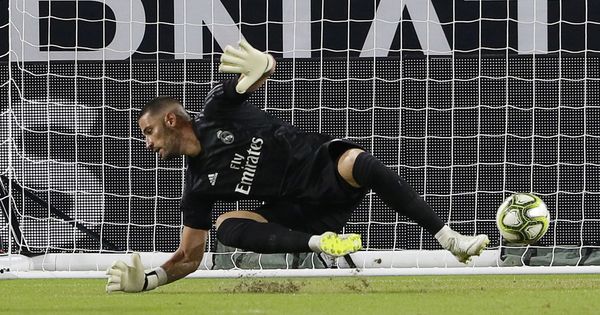 Foto: Kiko Casilla defendiendo la portería del Real Madrid. (EFE)