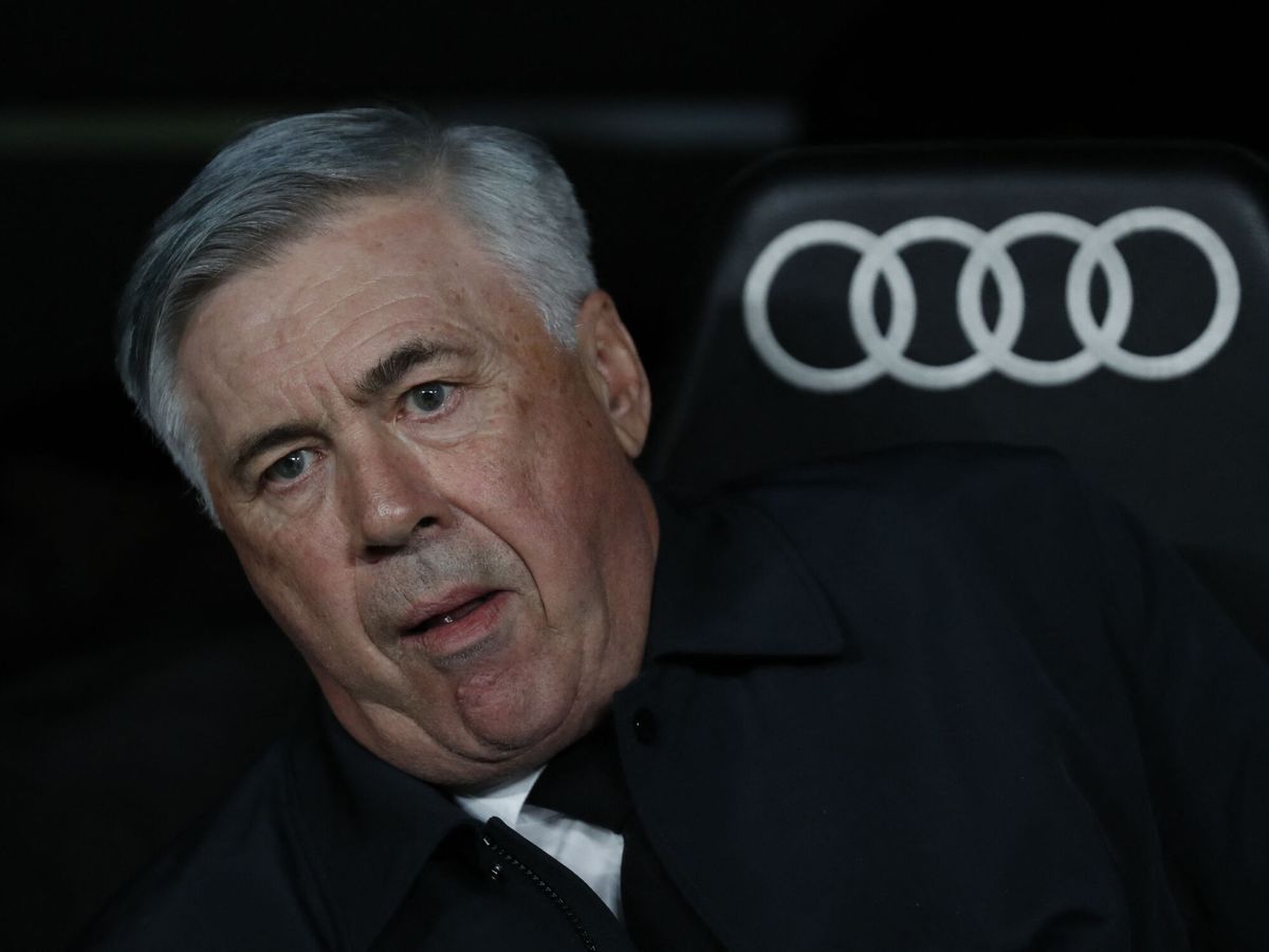 Foto: Ancelotti, durante el Madrid-Barça. (Reuters/Javier Barbancho)