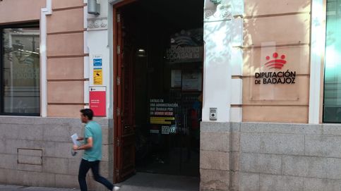La UCO pone el foco sobre el líder del PSOE extremeño y a otros 3 diputados por la plaza del hermano de Sánchez