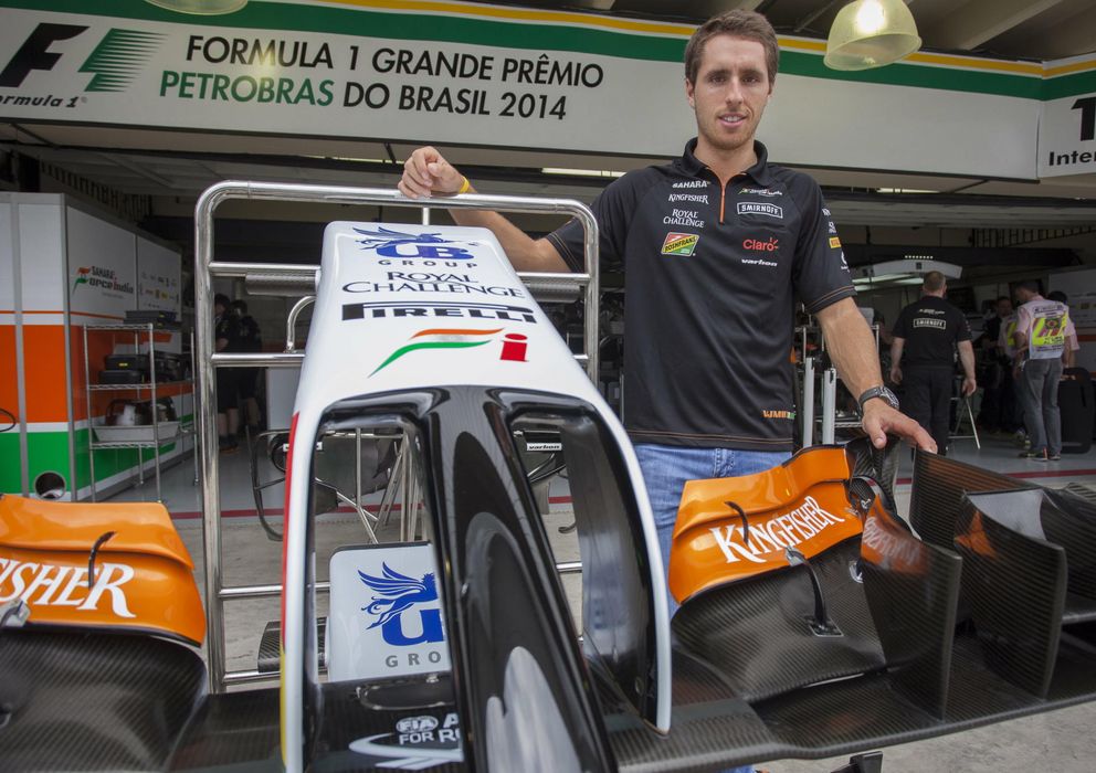 Foto: Dani Juncadella en el box de Force India durante el GP de Brasil (Efe).