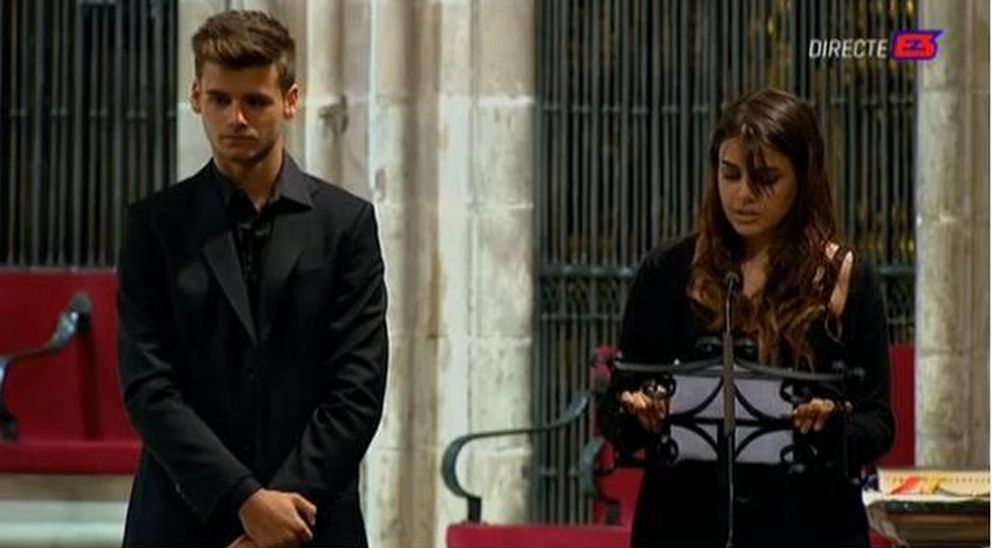 Adriá y Carlota Vilanova durante el funeral por su padre