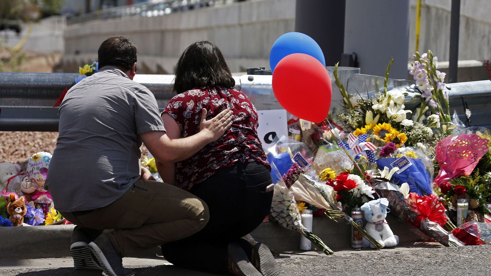 Foto: Un memorial a las víctimas en El Paso. (Reuters)