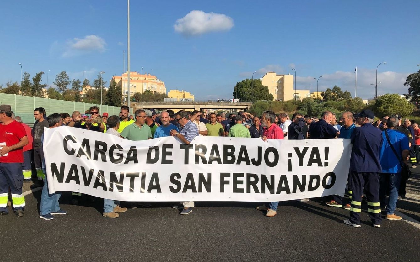 Fotografía facilitada por el comité de empresa de Navantia de los trabajadores del astillero de Navantia de San Fernando (Cádiz). (EFE)