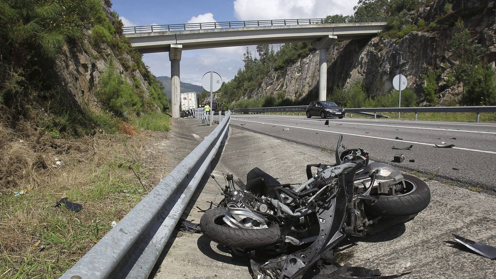 Foto: La moto de un motorista que murió en 2012 tras colisionar con un camión. (EFE)