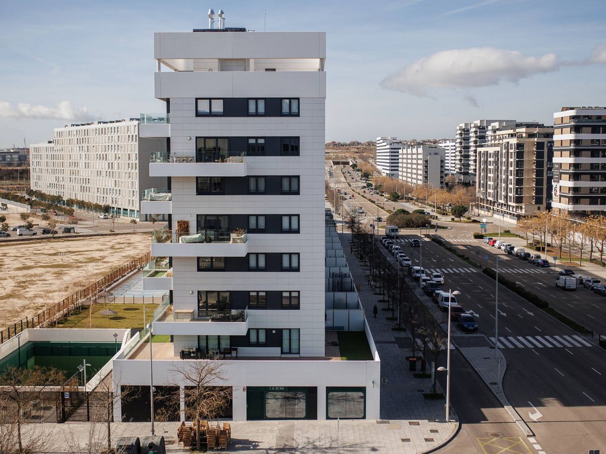 Foto: Un bloque recién construido en Valdebebas, Madrid. (Alejandro Martínez Vélez)