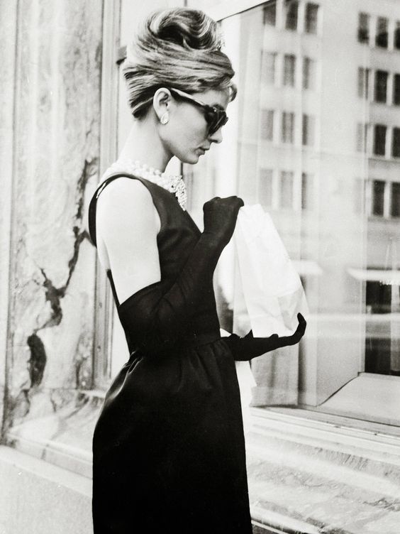 Audrey Hepburn, vestida de Givenchy para 'Desayuno con diamantes'.
