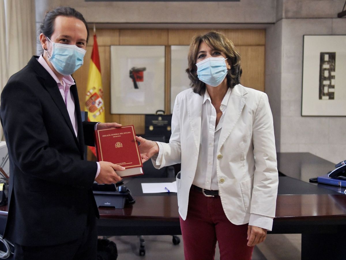 Foto: El vicepresidente segundo del Gobierno, Pablo Iglesias, y la fiscal general del Estado, Dolores Delgado. (EFE)