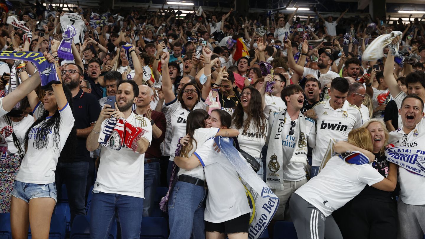 El Santiago Bernabéu, repleto de aficionados durante un partido. (EFE/Rodrigo Jiménez)