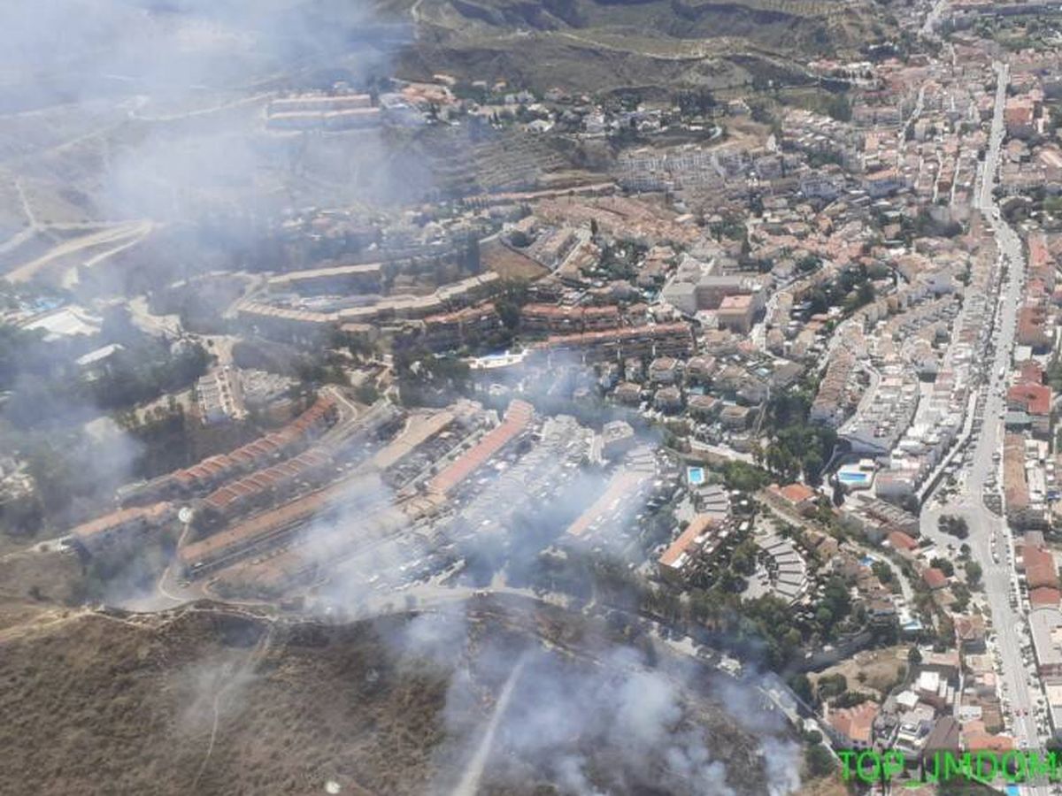 Foto: Imagen del incendio en Cenes de la Vega (Granada). Foto: Infoca