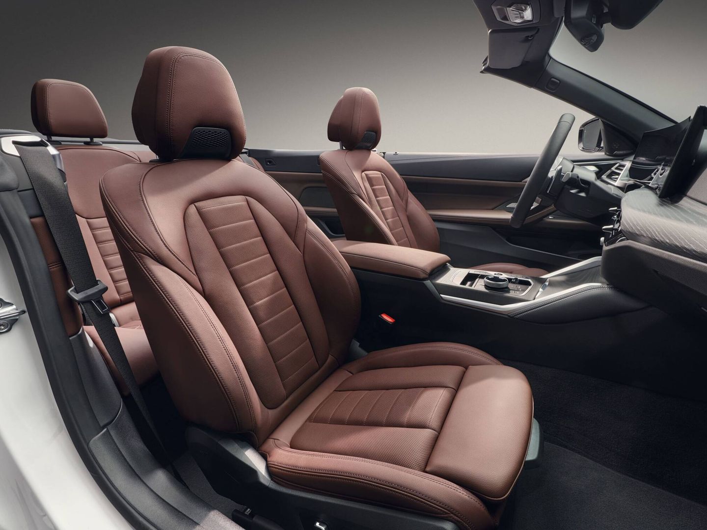 Por primera vez en un BMW, se puede equipar un revestimiento de terciopelo en los asientos.