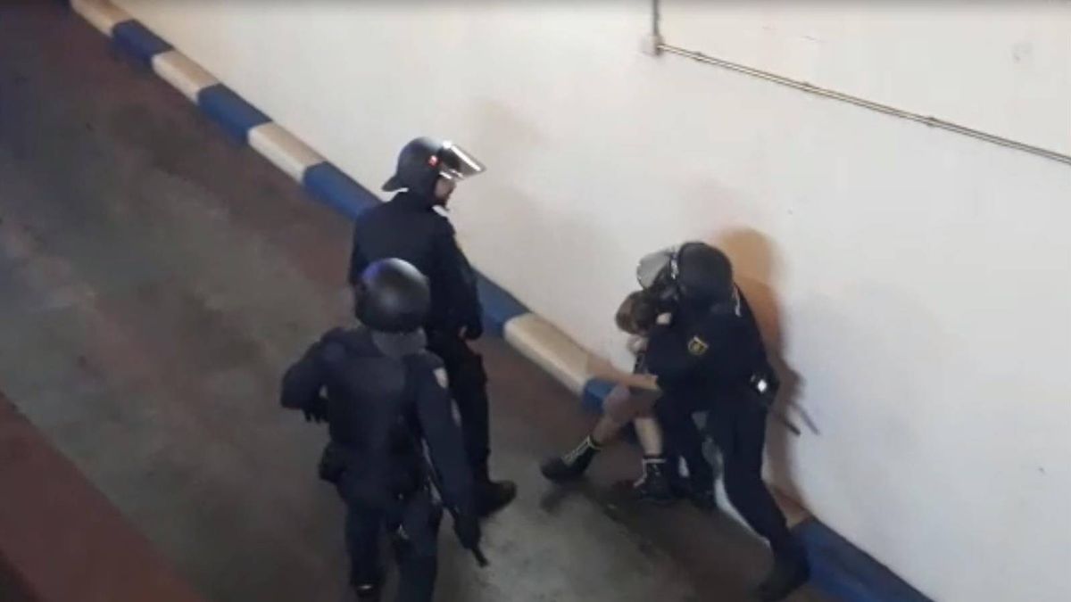Dos policías heridos en la manifestación independentista en Valencia