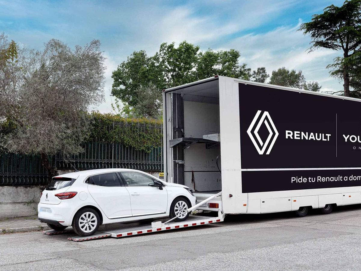 Foto: El primer coche de You Rent Online entregado en el domicilio llegó a su destino en un camión 