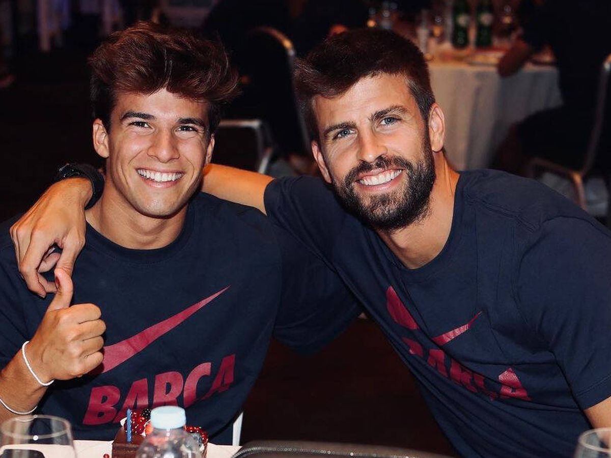 Foto: Riqui Puig y Gerard Piqué, en una comida oficial del FC Barcelona. (Instagram/@riquipuig)
