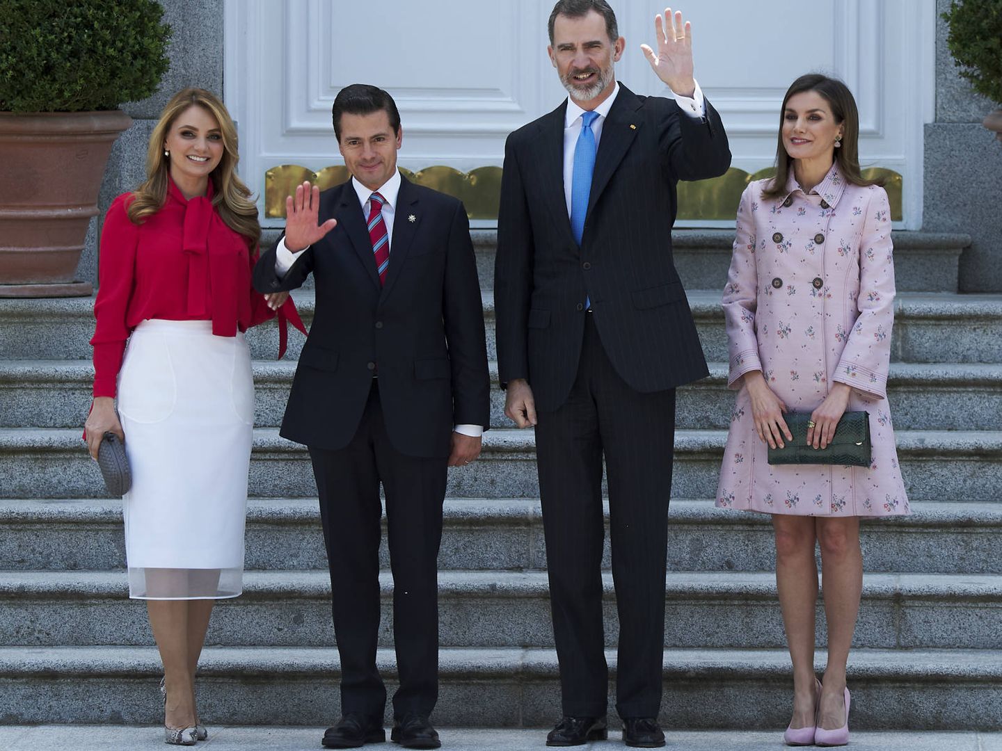 Peña Nieto y Angélica Rivera, recibidos en España por los reyes Felipe y Letizia. (Getty)