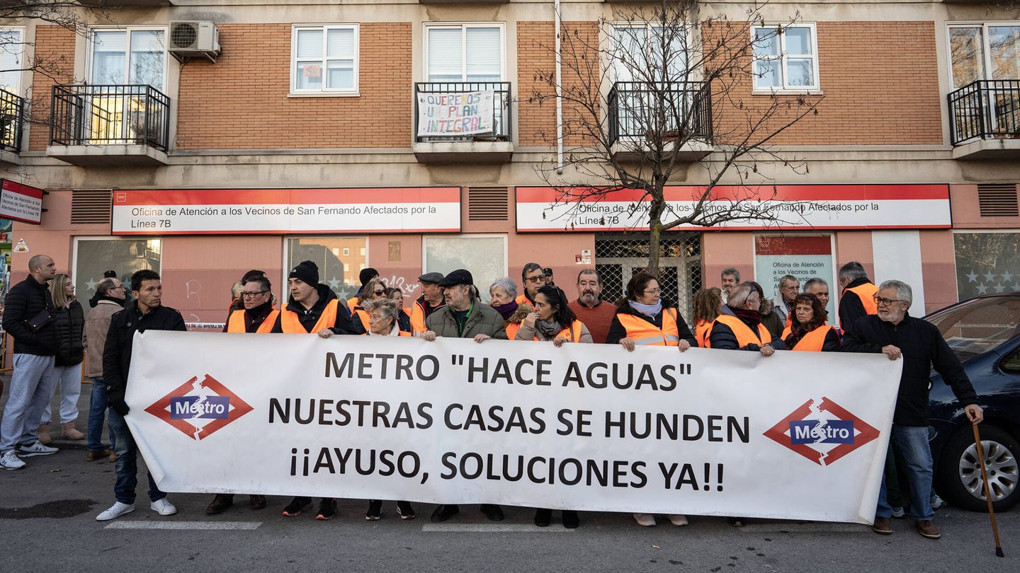 San Fernando de Henares, Comunidad de Madrid, 25/01/2023: Vecinos afectados por la línea 7B de Metro en una protesta en San Fernando de Henares. (Ana Beltrán)