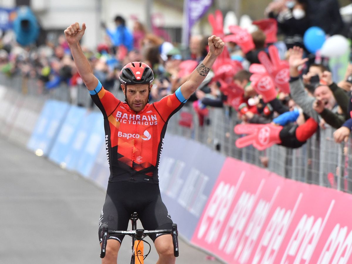 Foto: Damiano Caruso celebra su triunfo en la etapa del Giro. (Reuters)