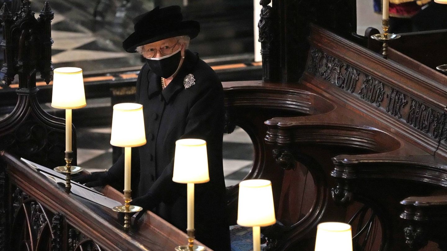 La reina Isabel en el funeral del duque de Edimburgo. (Cordon Press)