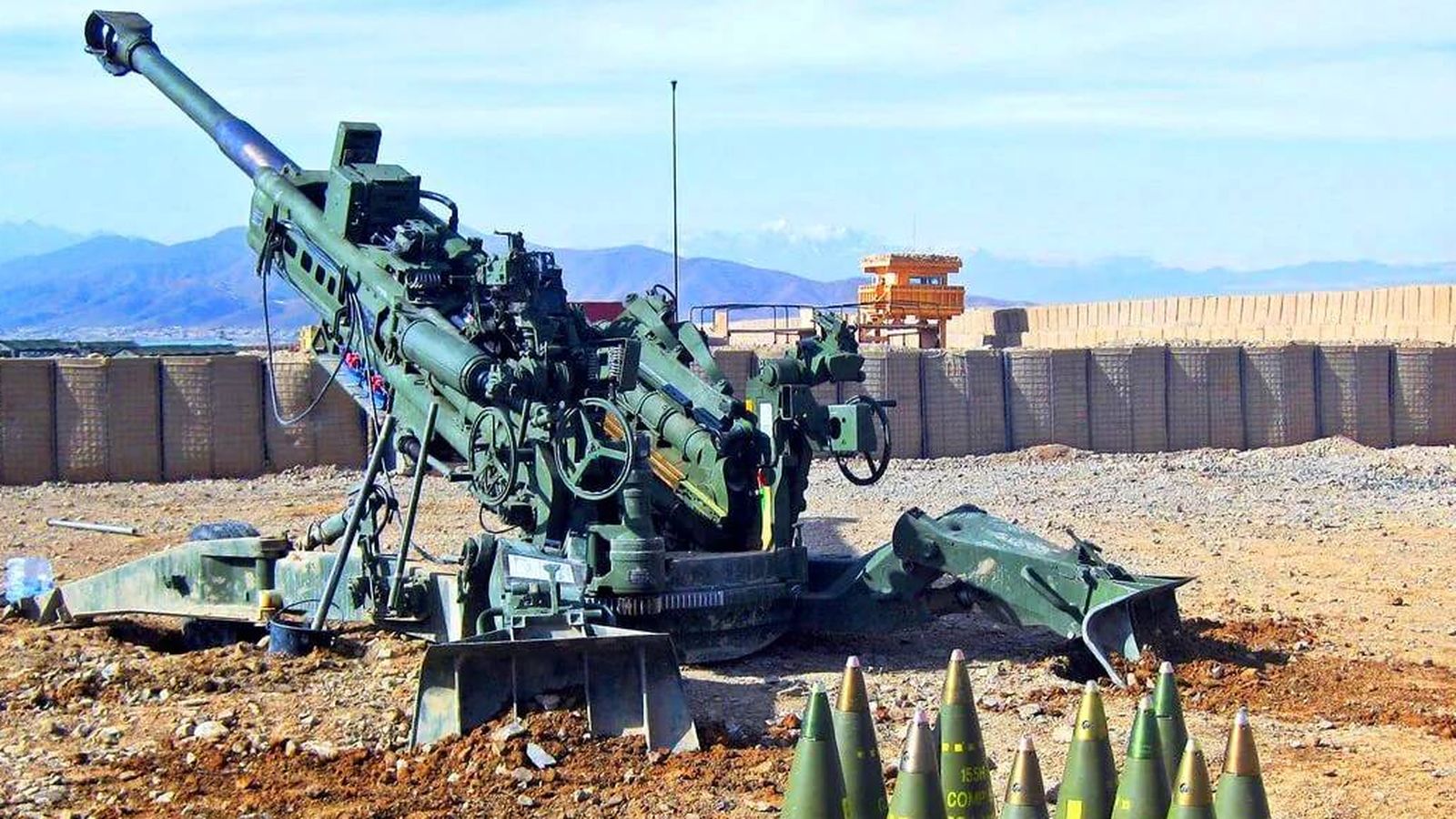 Obús M777 con munición convencional en Afganistán. (US Army)