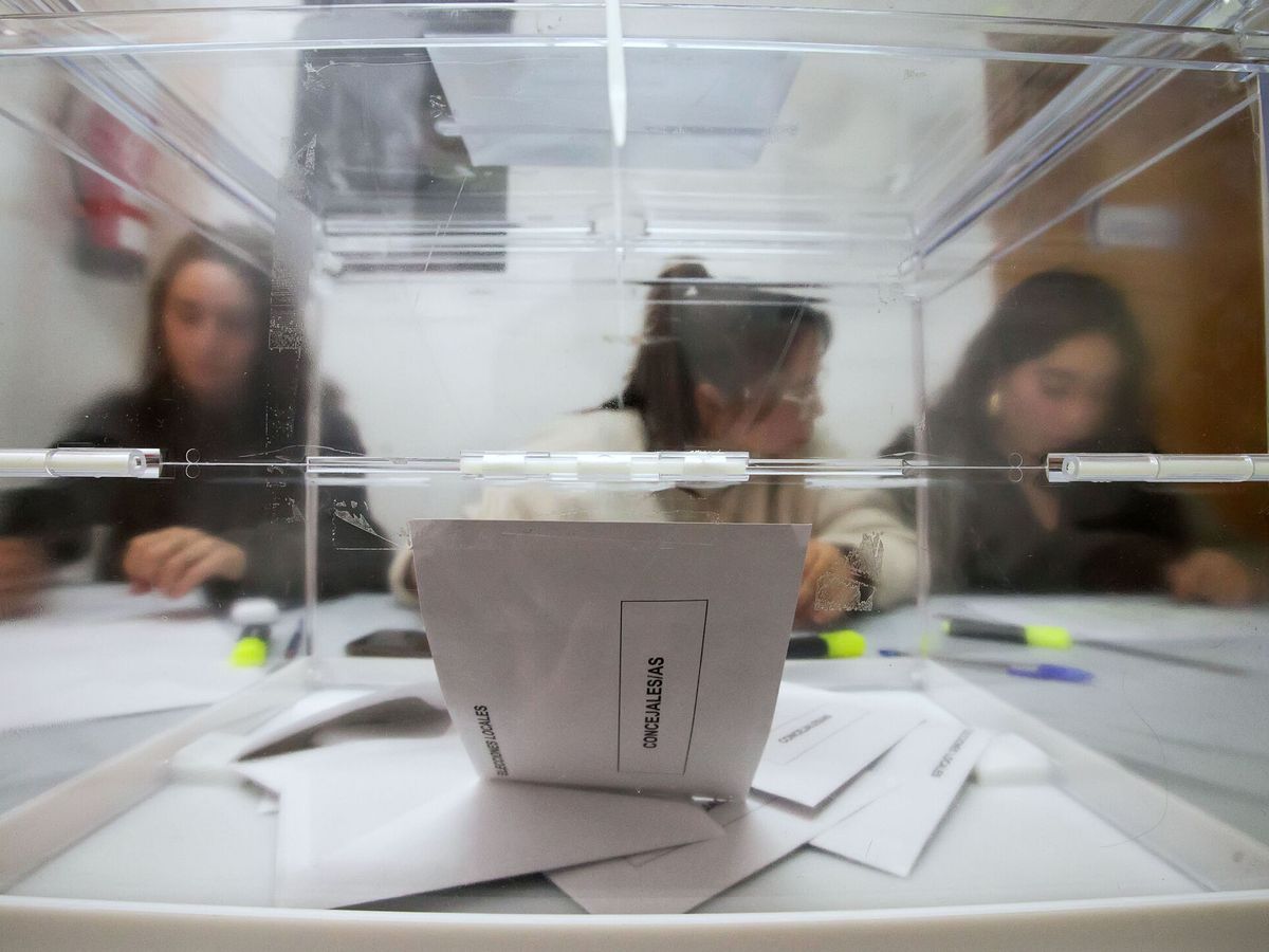 Foto: Una urna electoral. (EP/Tomás Alonso)
