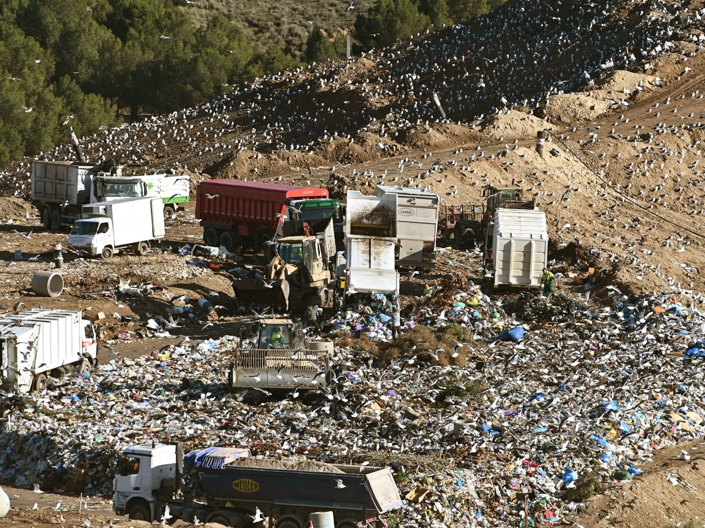 El impulso de los plásticos reciclables y la economía circular que propone la nueva ley pretende cambiar las malas prácticas del pasado. EFE