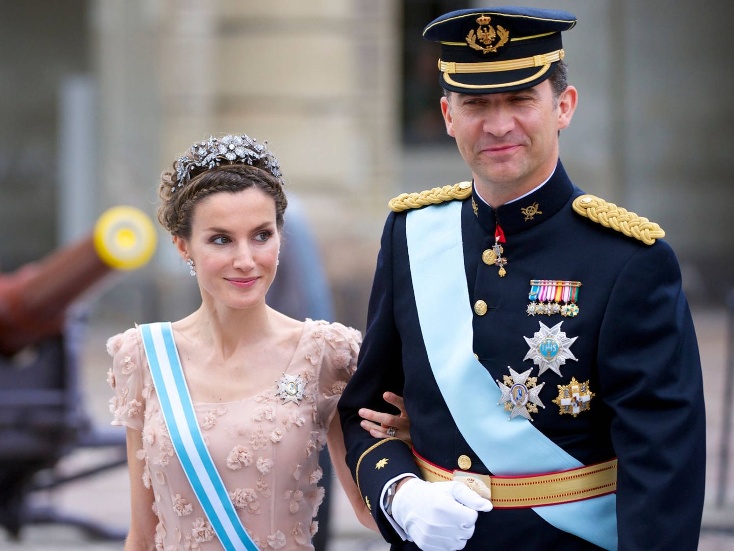 Felipe y Letizia, en la boda de Victoria de Suecia. (Limited Pictures)