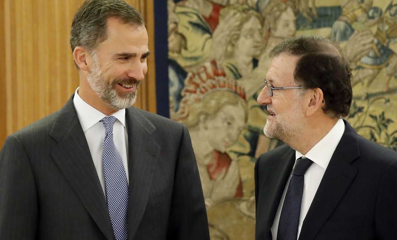 Mariano Rajoy con Felipe VI. (EFE)