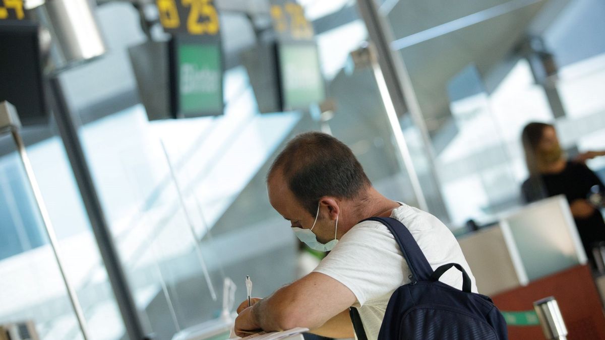 Renfe, aerolíneas y buses conservarán los datos de los viajeros por si se detectan casos