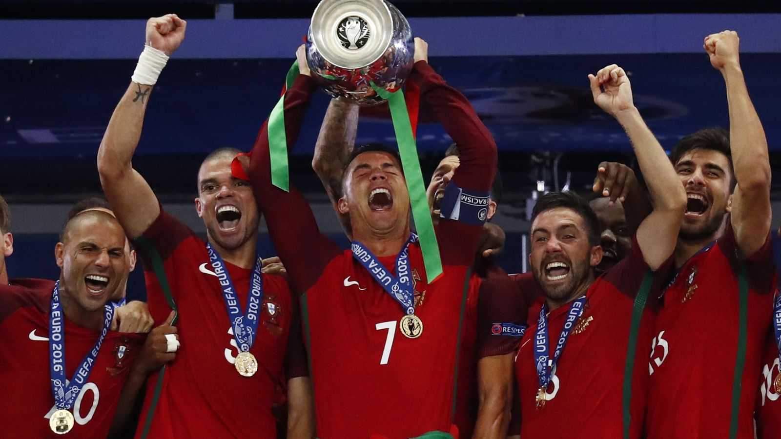 Foto: Portugal ganó contra pronóstico la Eurocopa de Francia. (Reuters)