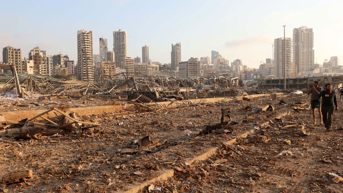 Al menos 60 muertos y casi 3.000 heridos en una fuerte explosión en el puerto de Beirut