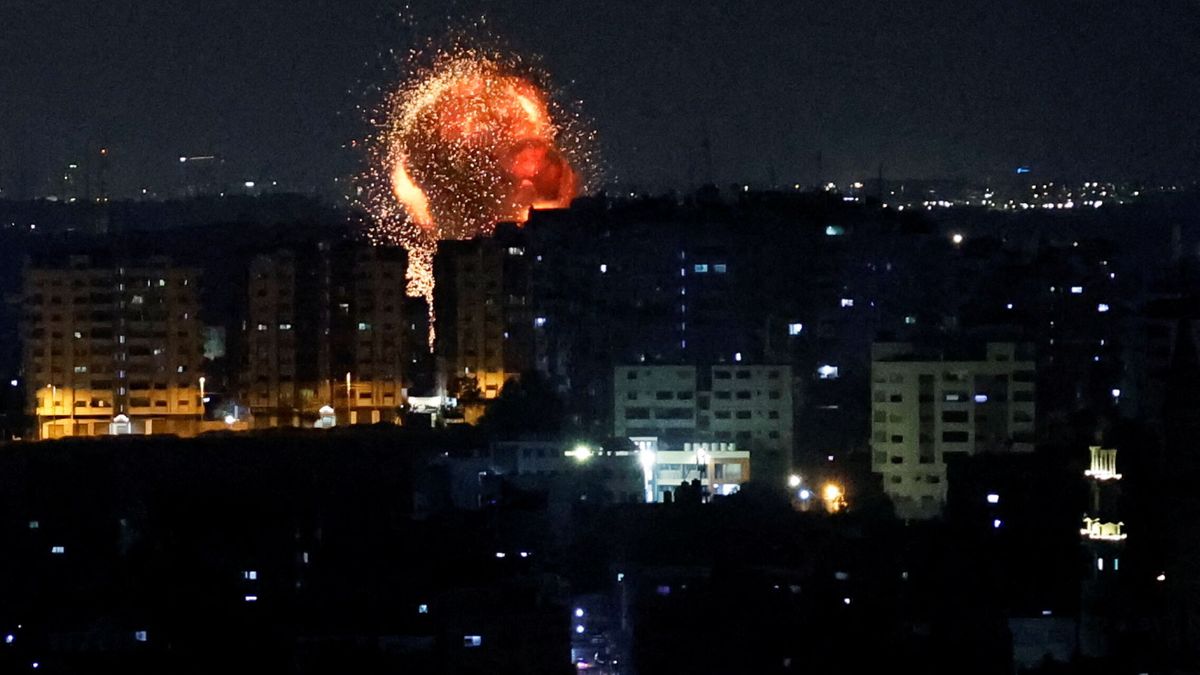 Israel ataca Gaza tras un día de intensos disparos de proyectiles desde la Franja