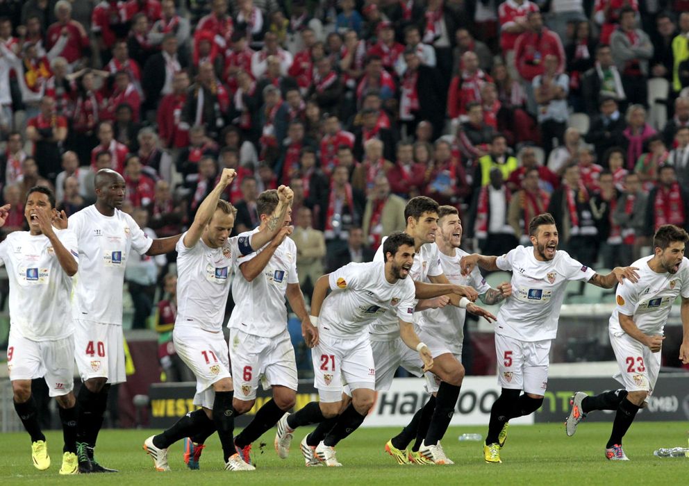 Foto: El Sevilla volvió a tocar el cielo europeo en Turín, tras una tanda de penaltis perfecta.
