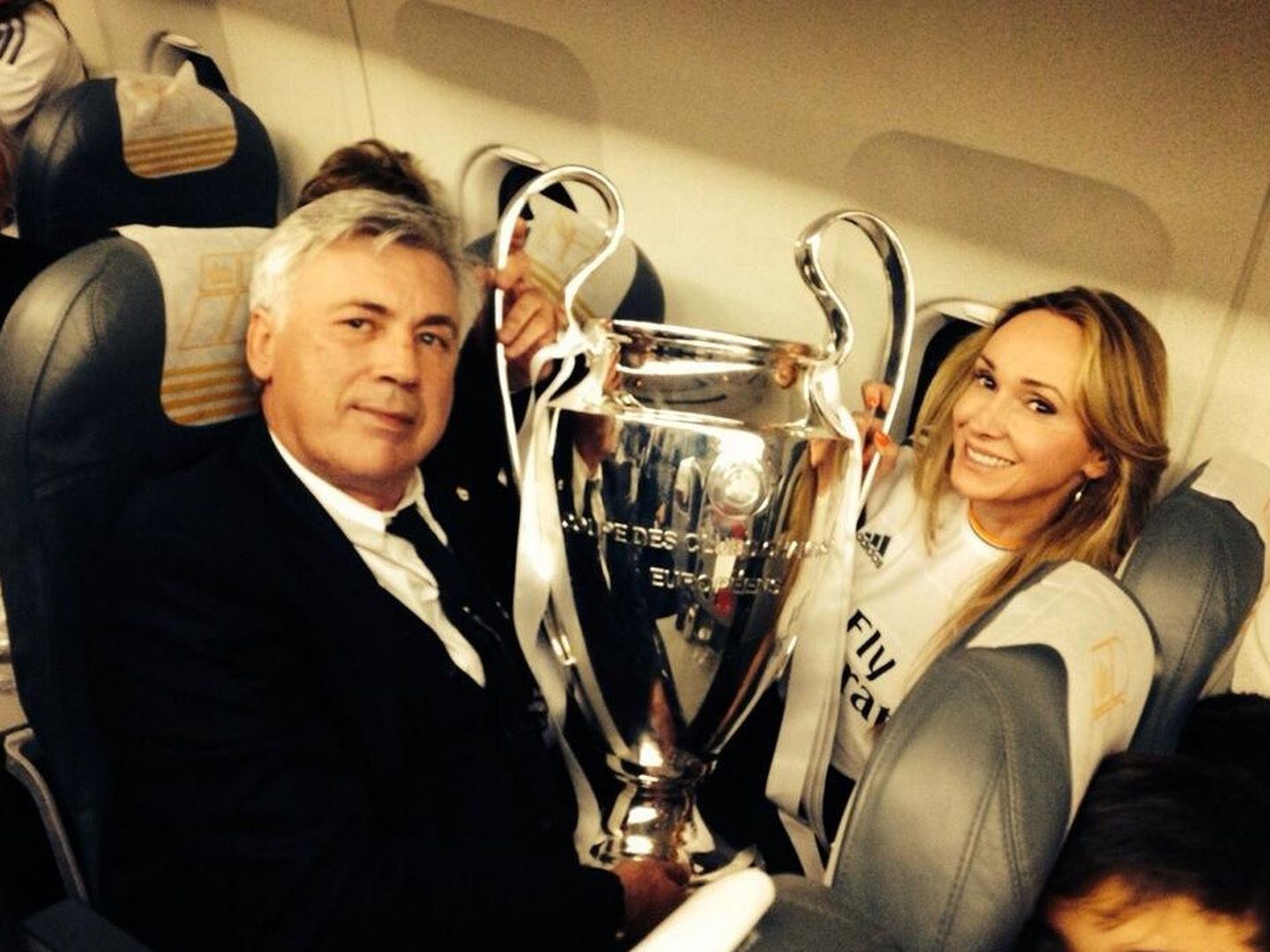 Ancelotti y su mujer, Mariann Barrena, con la 'Décima' Copa de Europa del Real Madrid.