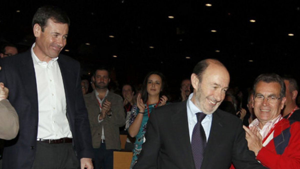 Rubalcaba recibe su primera bofetada como líder del PSOE de la mano de Gómez