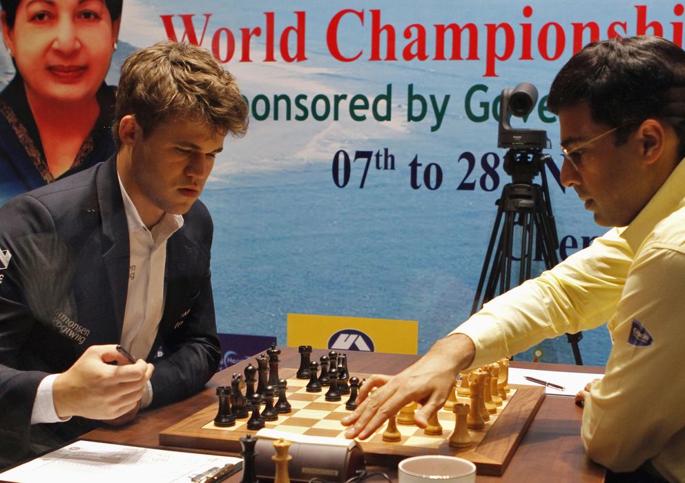 Foto: Magnus Carlsen durante una partida contra Viswanathan Anand