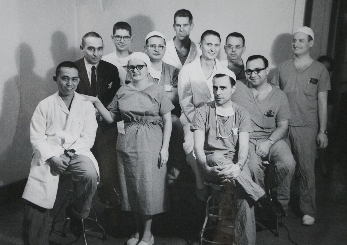 El doctor Madrid Arias (primero por la derecha) junto a los compañeros de equipo en EEUU. (EC)