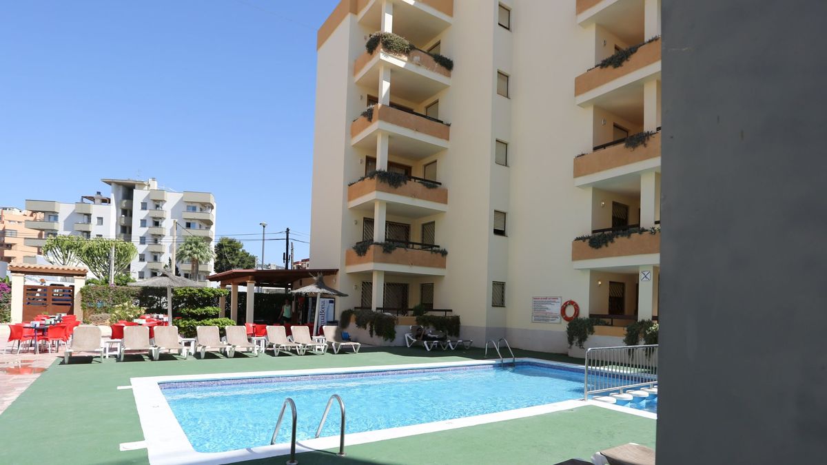 Multa por 'balconing': un hotel balear cobra 200 euros por saltar desde la terraza