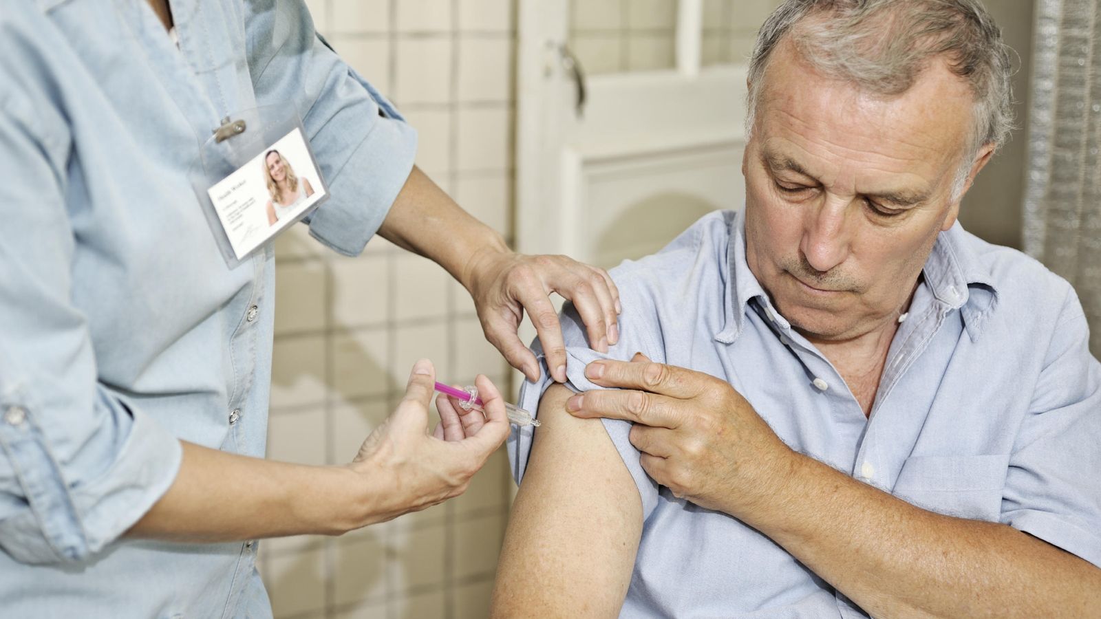 Foto: Sanidad recomienda a todos los mayores de 65 años que se vacunen contra la gripe. (iStock)